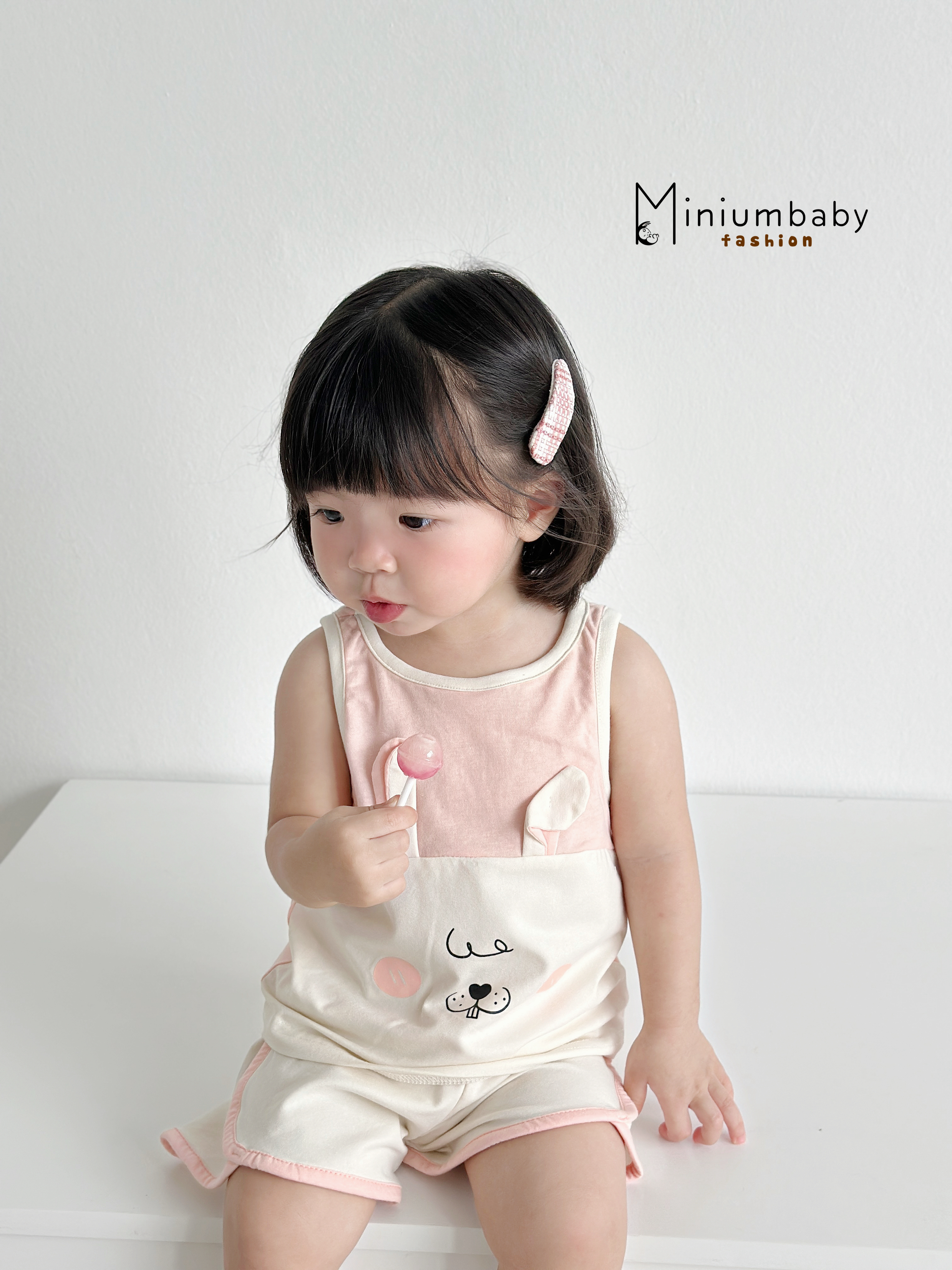 SB2325- bộ ba lỗ bé gái đính tai thỏ, quần lé viền màu