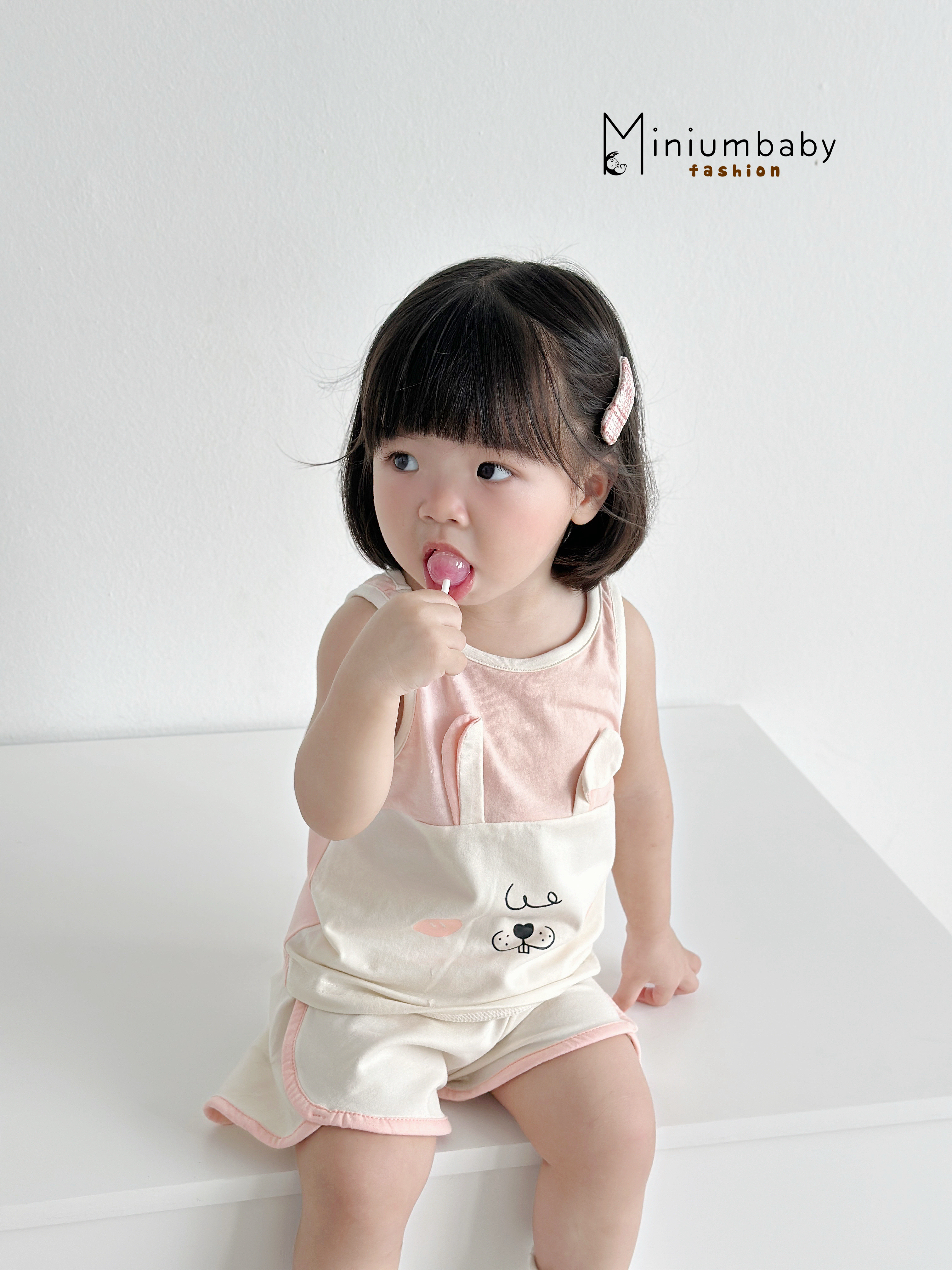 SB2325- bộ ba lỗ bé gái đính tai thỏ, quần lé viền màu