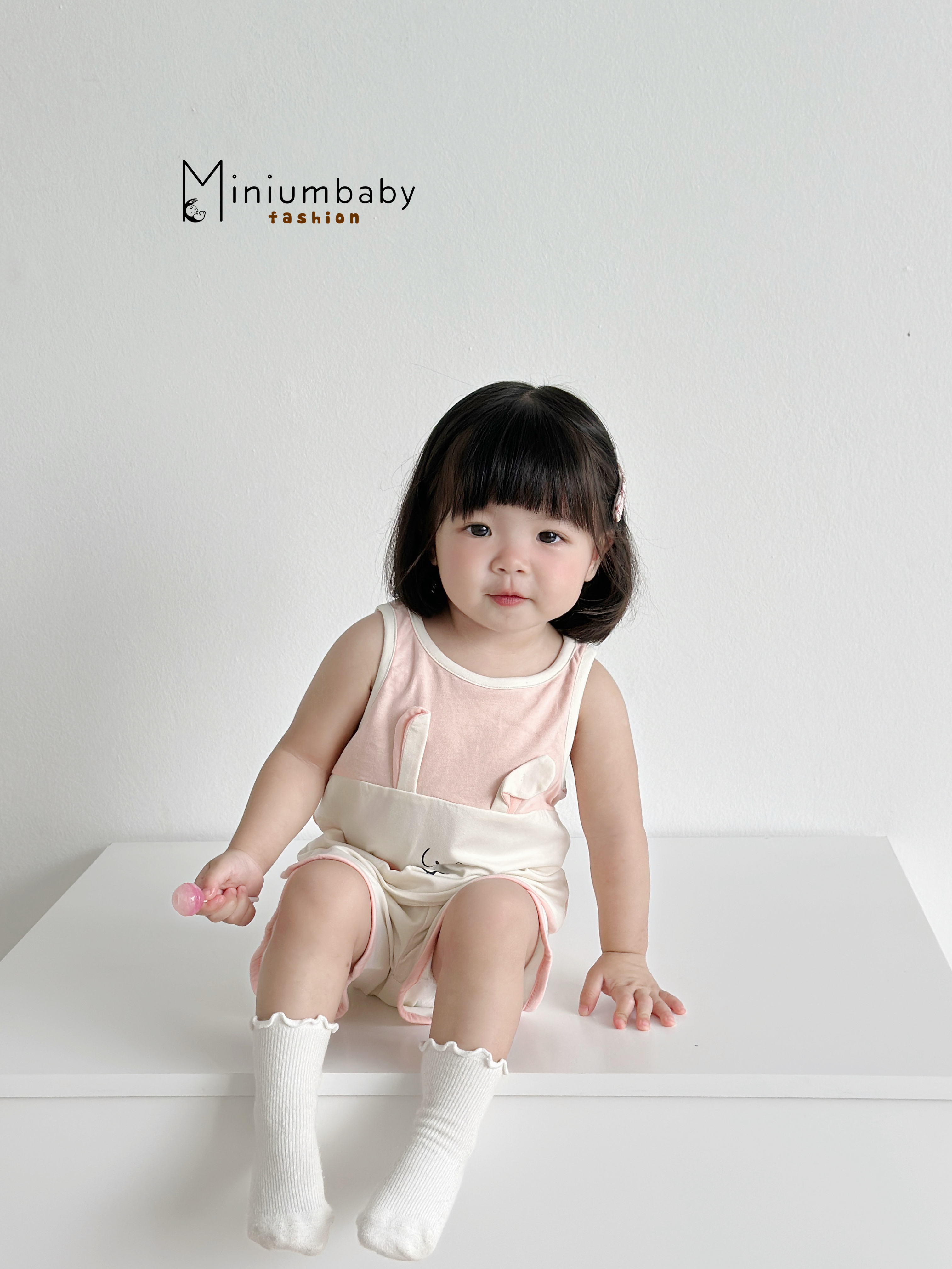 SB2325- bộ ba lỗ bé gái đính tai thỏ, quần lé viền màu