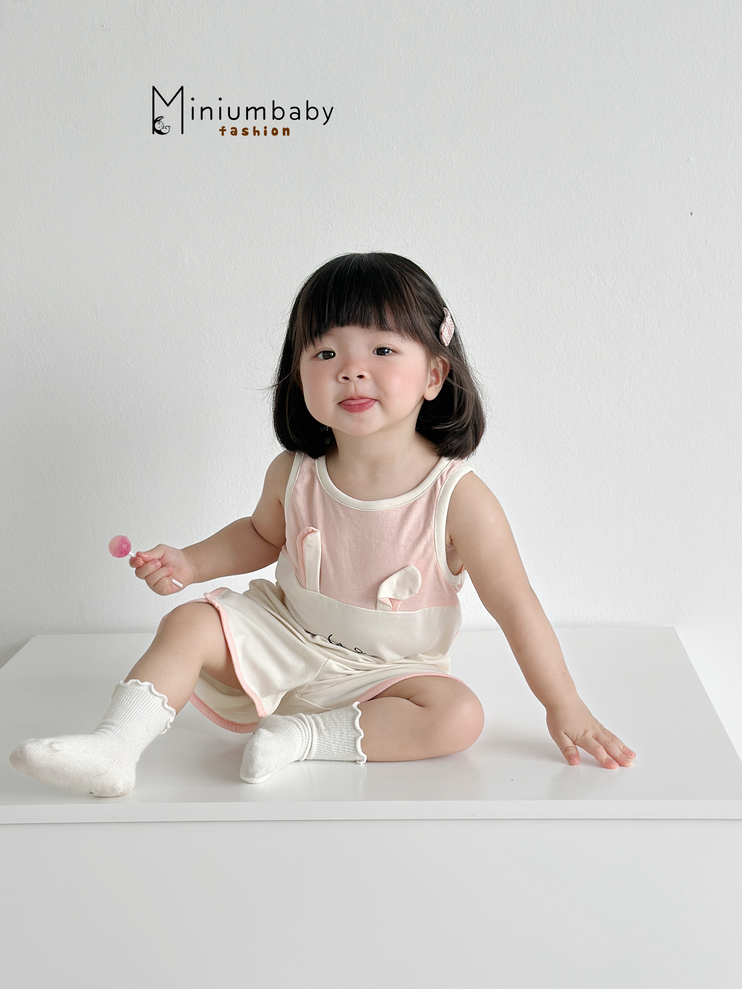 SB2325- bộ ba lỗ bé gái đính tai thỏ, quần lé viền màu
