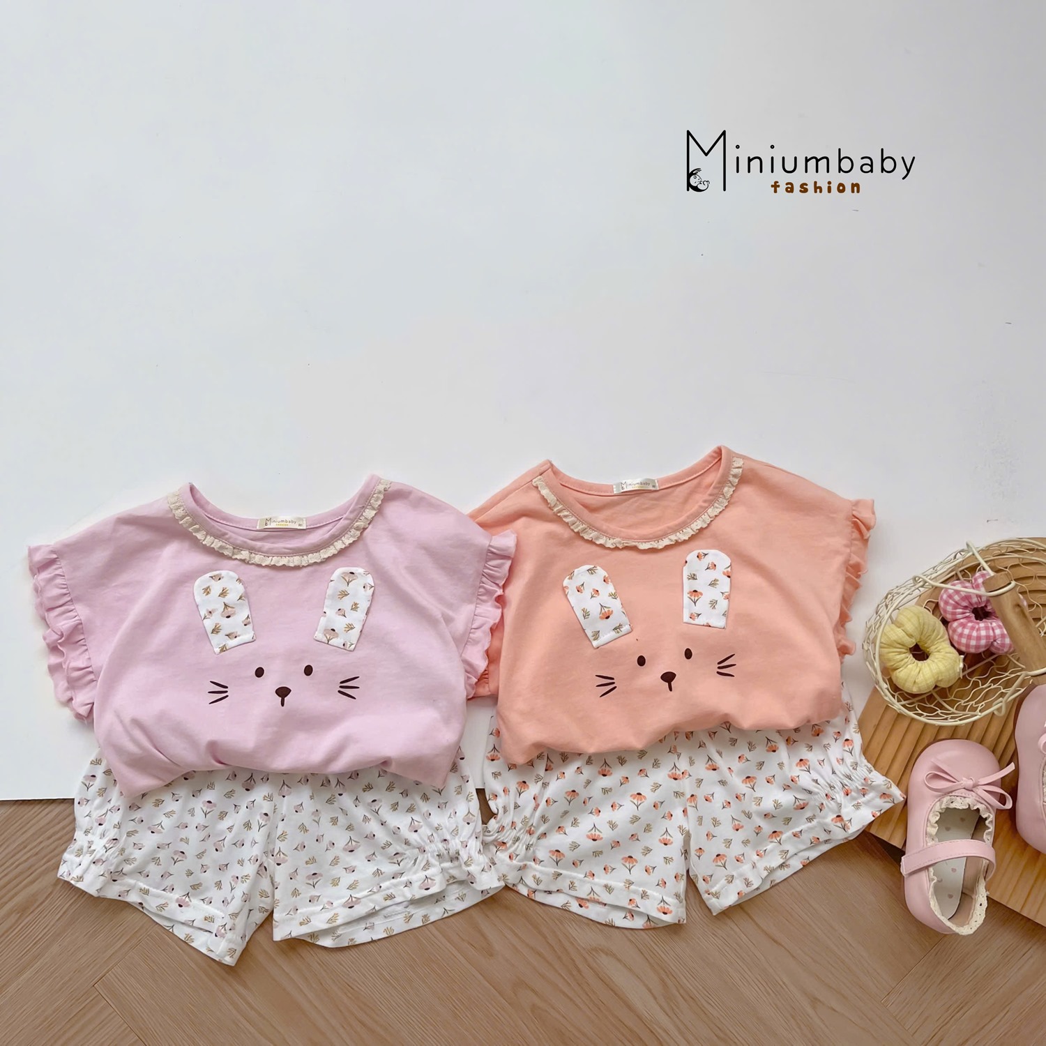 SB2373- bộ cộc tay bèo cổ, gấu tay, đính tai thỏ phối quần hoa