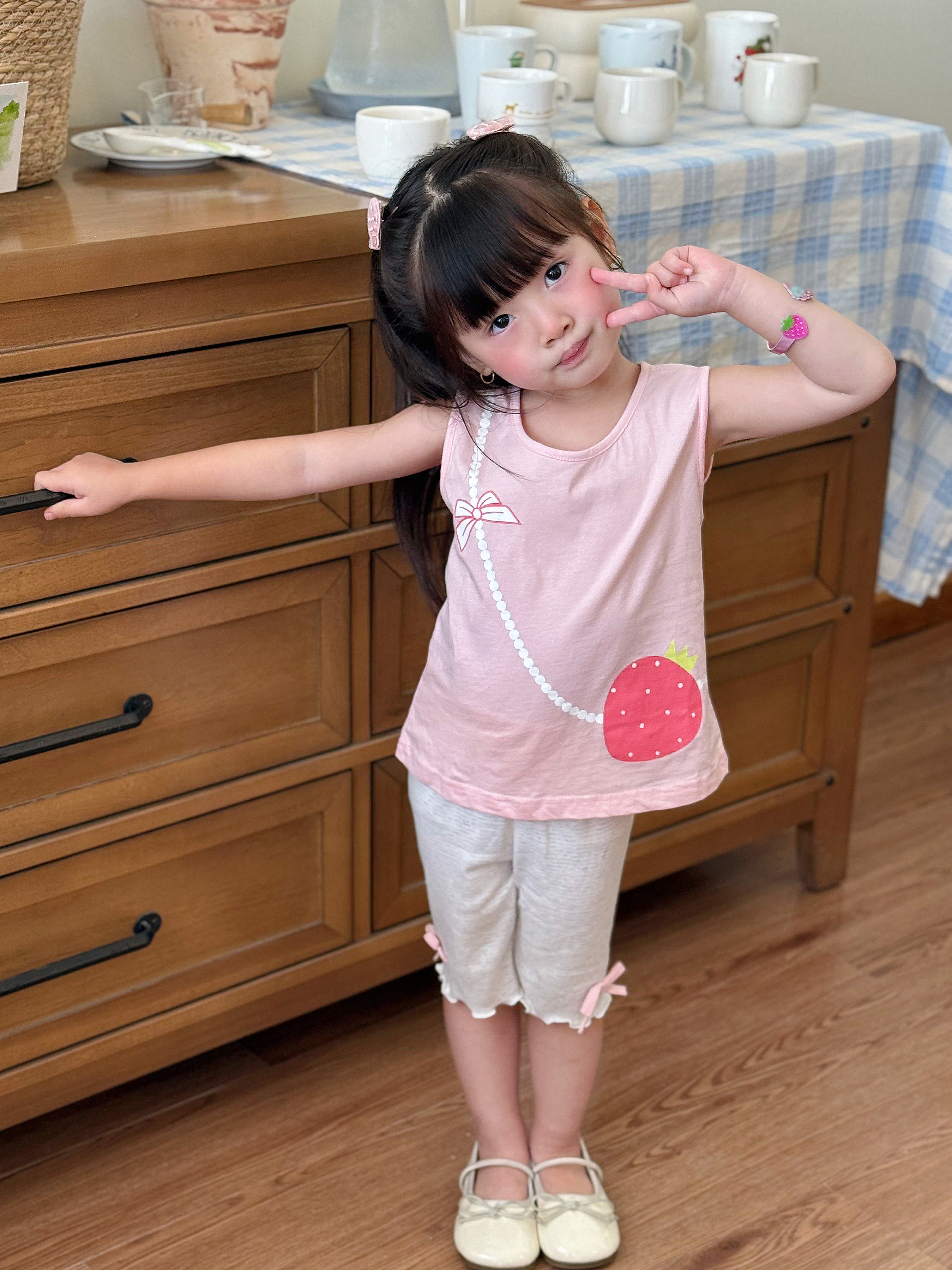 SB2371- bộ sát nách bé gái in túi chéo dâu tây nơ, quần đính nơ