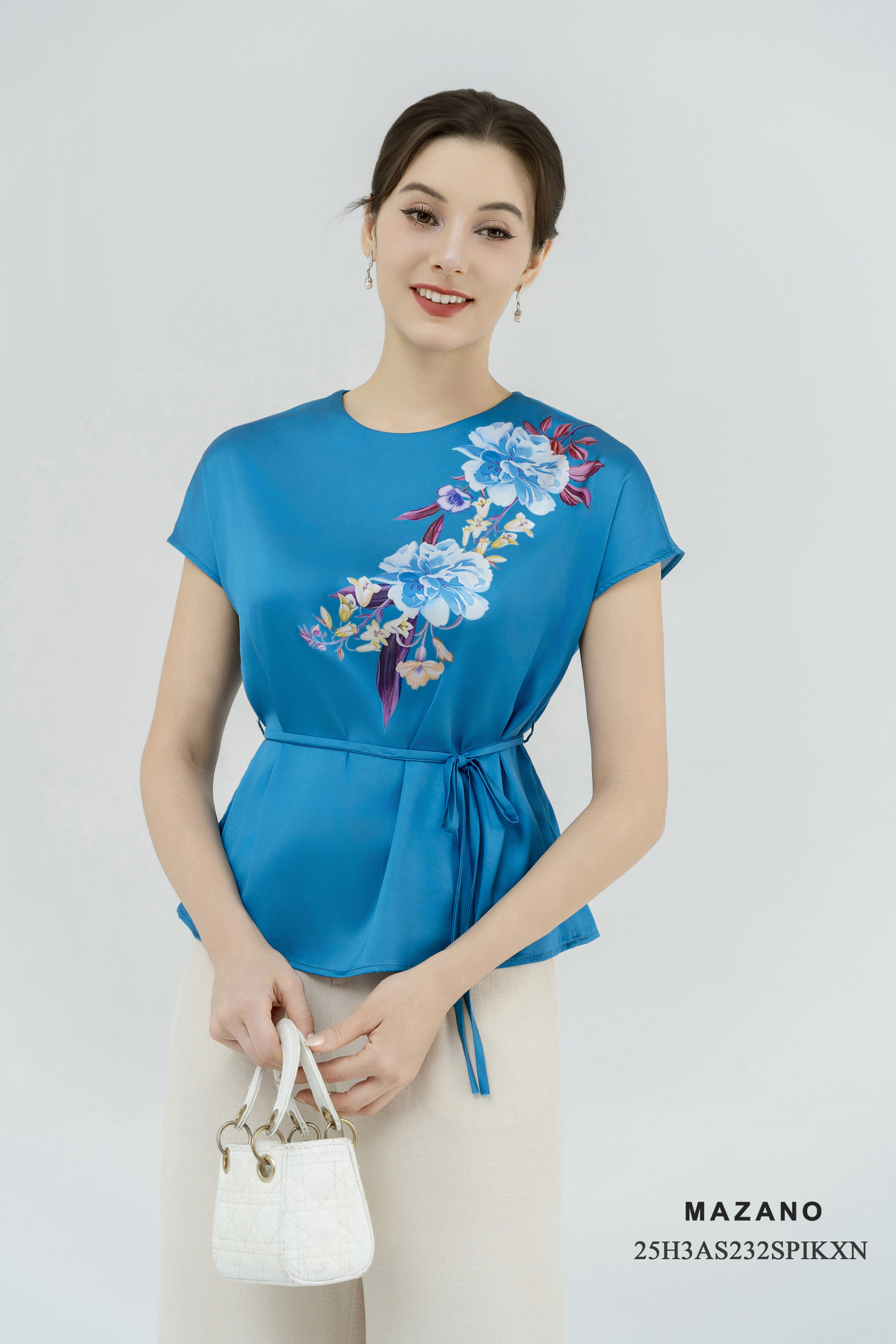 Áo Top ngắn thắt đai Vải lụa mỏng Họa tiết hoa cách điệu Cổ tròn Tay liền Dài dưới eo