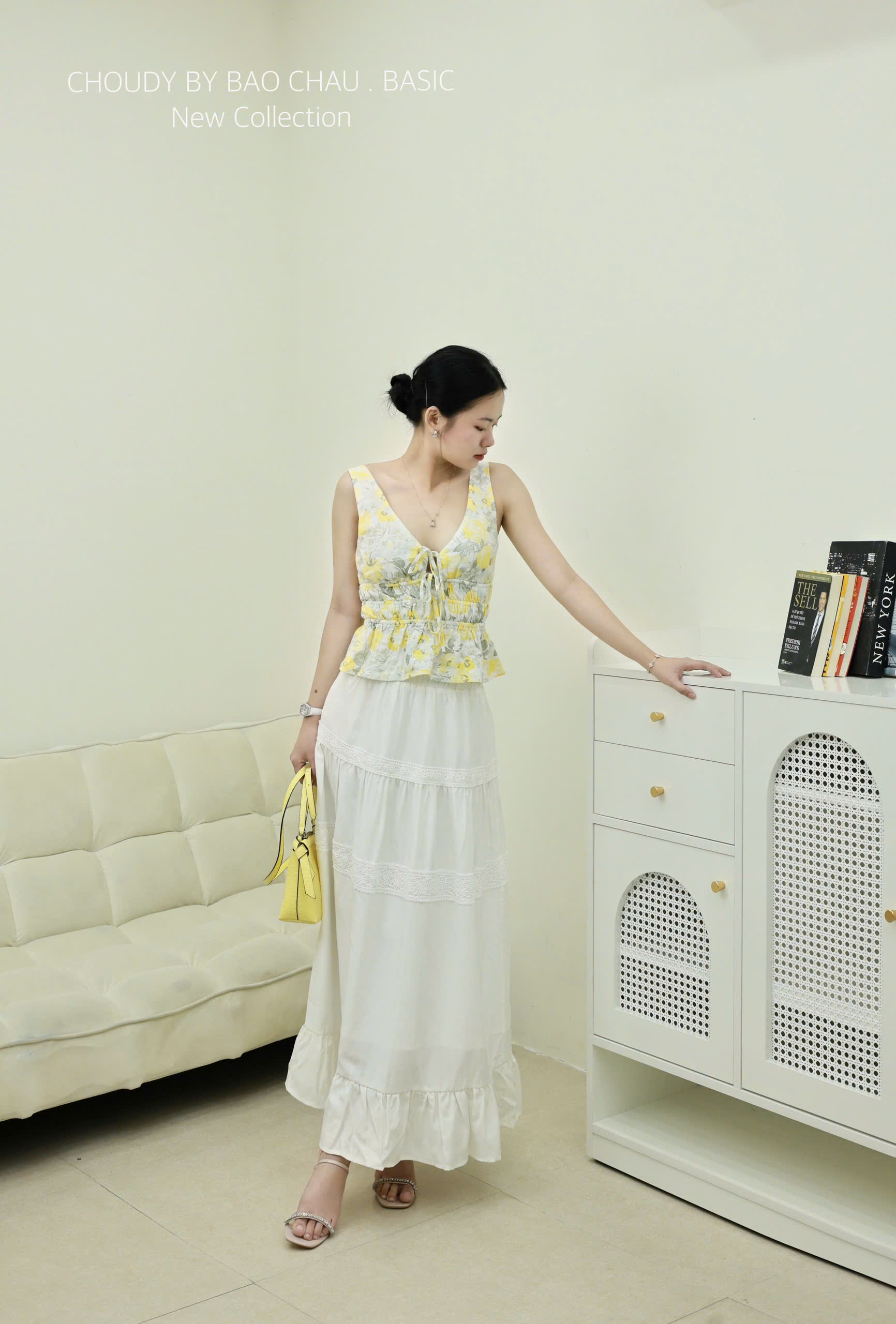 U346 CHÂN VÁY TRẮNG