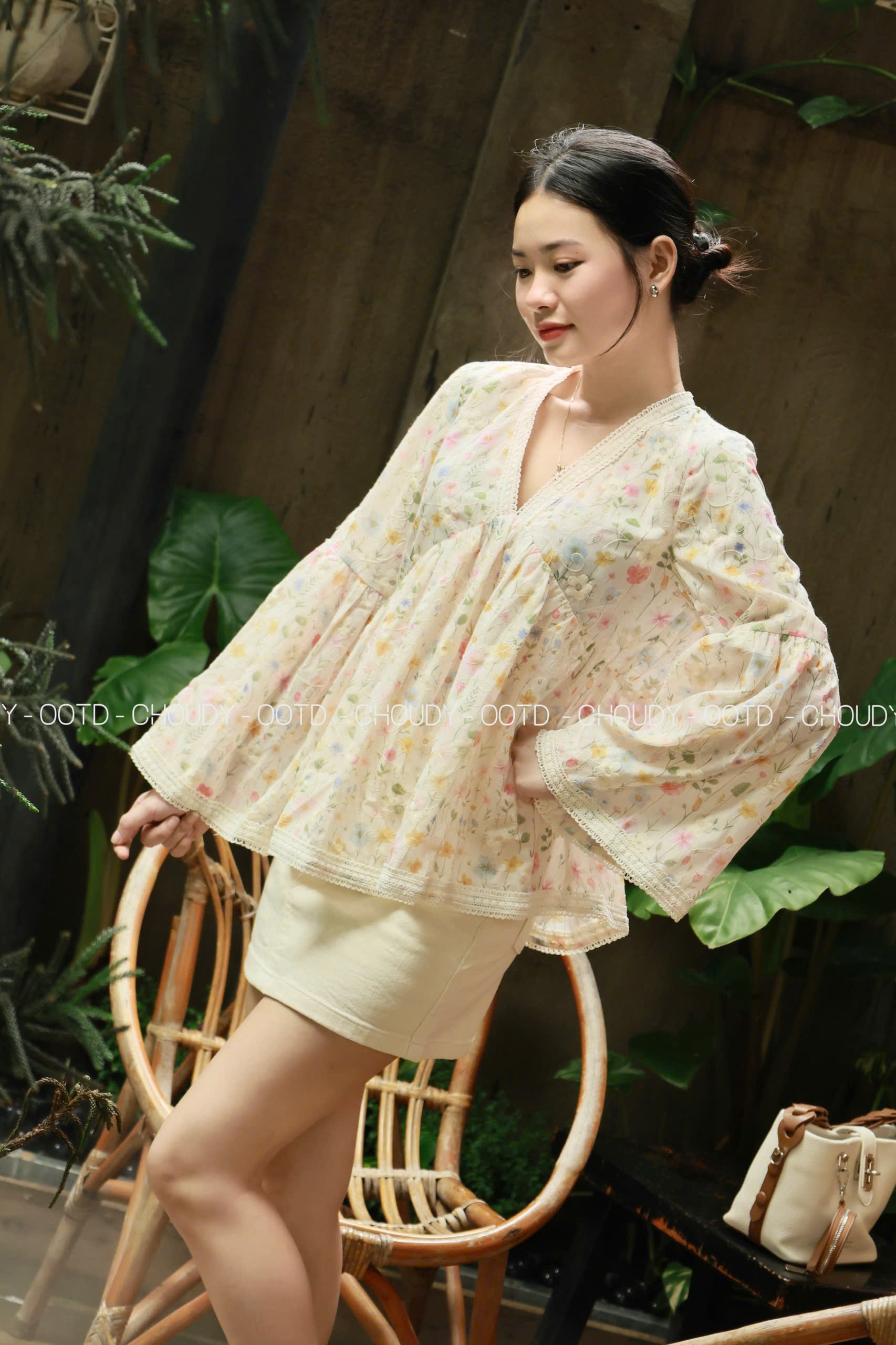 U381 ÁO KIỂU THÊU HOA