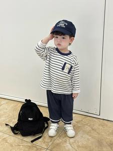 Bộ bé trai dài tay kẻ ngang túi ngực in cún đính tai