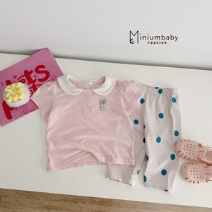 Bộ cổ sen quần lửng logo thỏ phối quần bi, kẻ