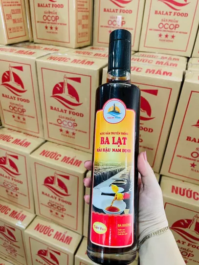 Product image - 1 Lít Nước Mắm Tiến Vua 37% Đạm (kèm hộp)
