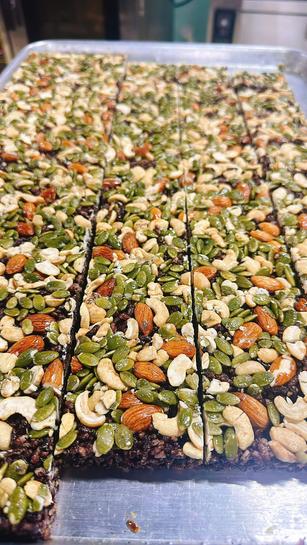 Product image - Thanh gạo lứt tím phủ hạt dinh dưỡng 450gr