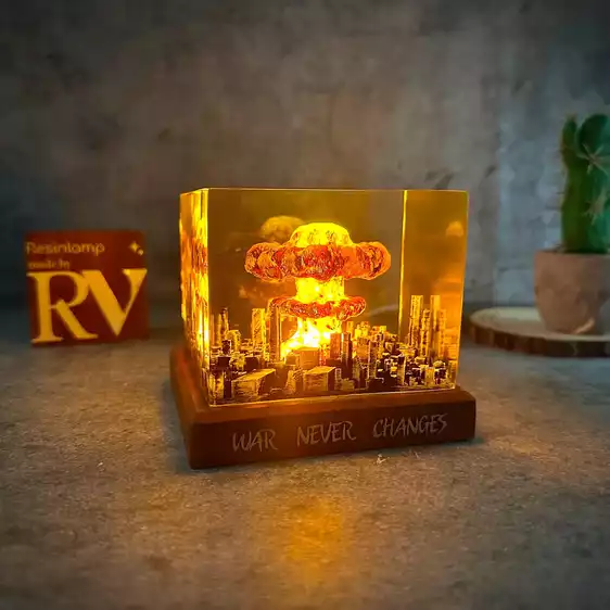 Product image - Atomic bomb resin lamp