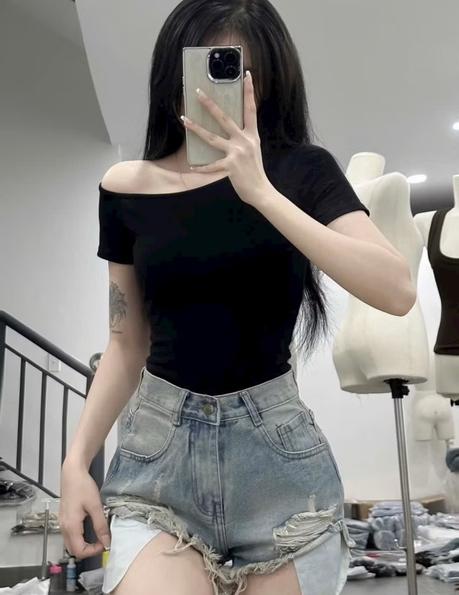 Product image - ເສື້ອຍືດປາດໄຫຼ່