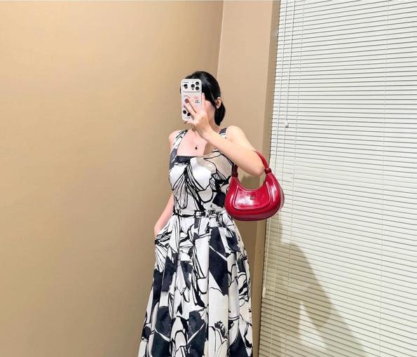 Product image - C314 ĐẦM 2 DÂY HT ĐEN CK - SALE 31/05