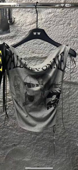 Product image - Áo thun in hình bét vải đính nơ dây