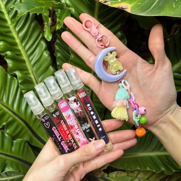 Product image - [Mua 5 tặng 1 Charm] Nước hoa Nam Nữ (8 mùi) 10ml - Lưu hương dài lâu - Sử dụng từ 3 đến 4 tháng - Drhoo