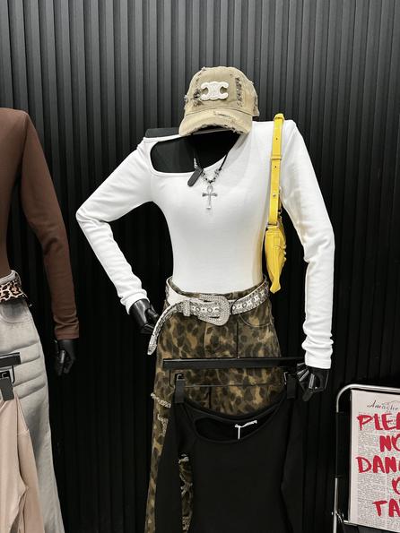 Product image - Áo Thun Dài Tay Thiết Kế Hở Vai