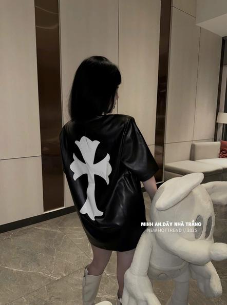 Product image - Áo Phông Da In Chữ Thập