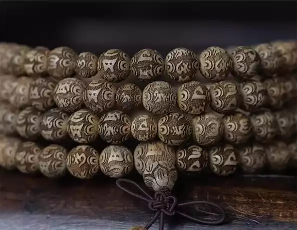Product image - Vòng trầm hương tràng 108 hạt khắc chú