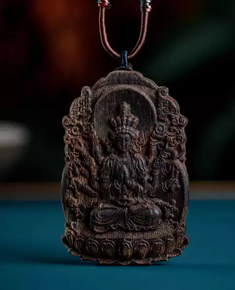 Product image - Tuổi Tý - Dây Chuyền Trầm Hương Thiên Thủ Thiên Nhãn Bồ Tát