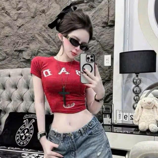 Product image - áo  croptop chữ BAD