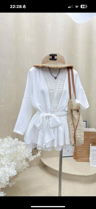 Product image - Áo phối ren kem dây thắt eo