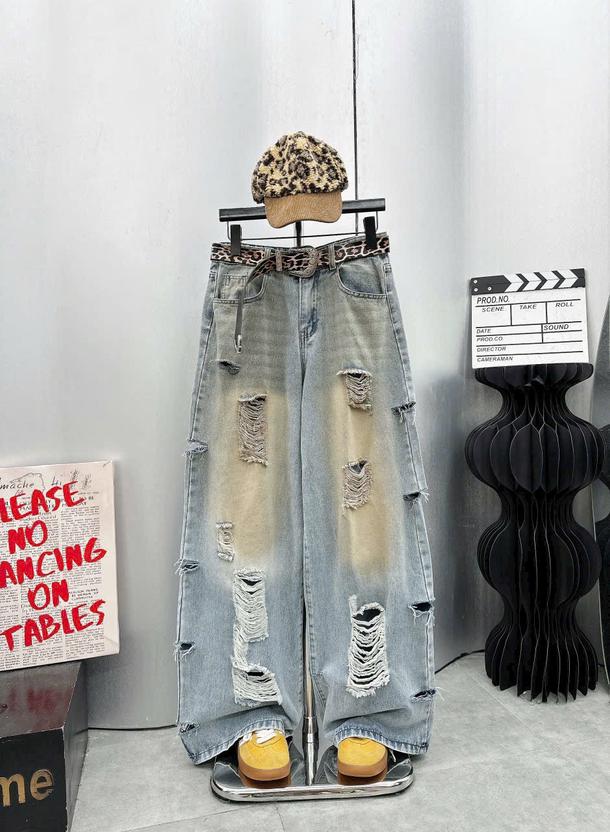 Product image - Quần jane mài rách,xẻ 2 bên sườn