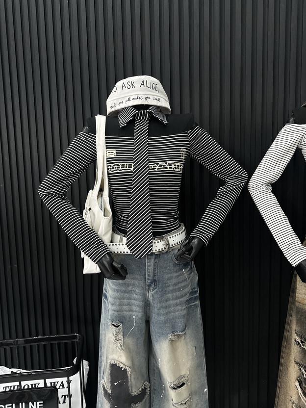 Product image - áo kẻ trễ vai