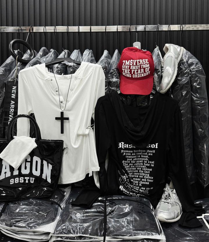 Product image - áo thun mỏng xẻ tà có mũ