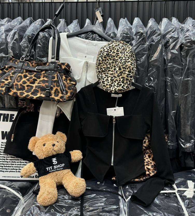 Product image - crt cổ vuông  kéo khóa