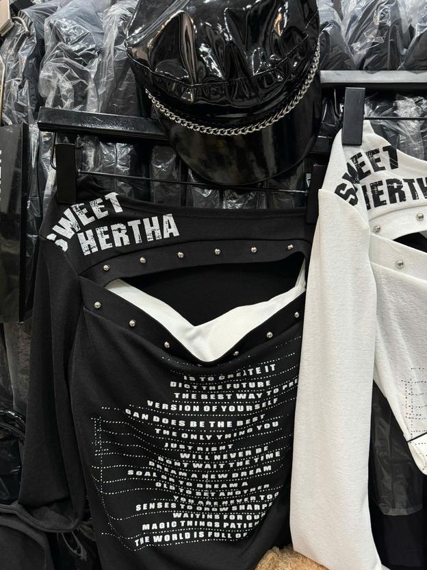 Product image - áo thun dài tay dáng rộng, vải mỏng ở vai