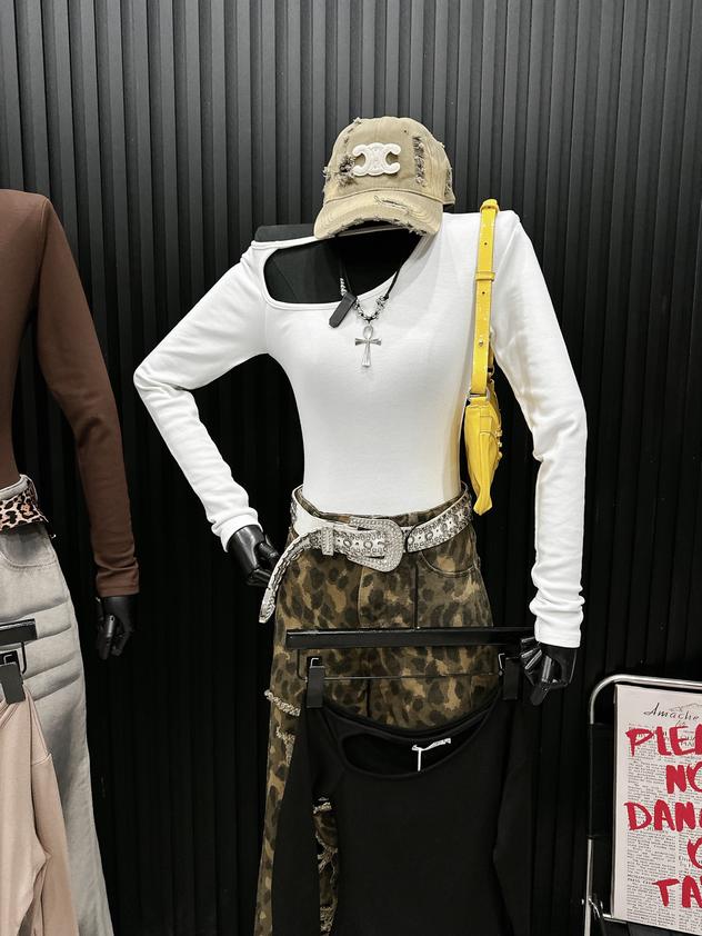 Product image - Áo Thun Dài Tay Thiết Kế Hở Vai