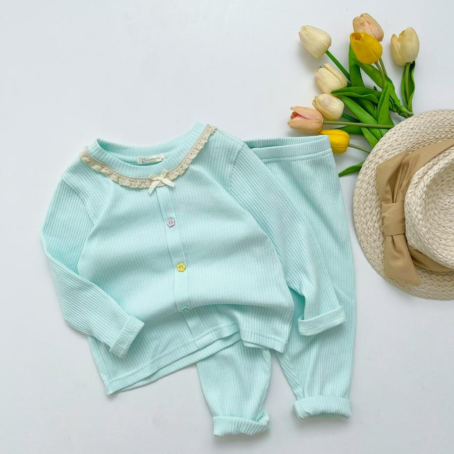 SB2083- bộ dài tay cổ bèo đính nơ nẹp thân trước đính cúc hoa màu xanh