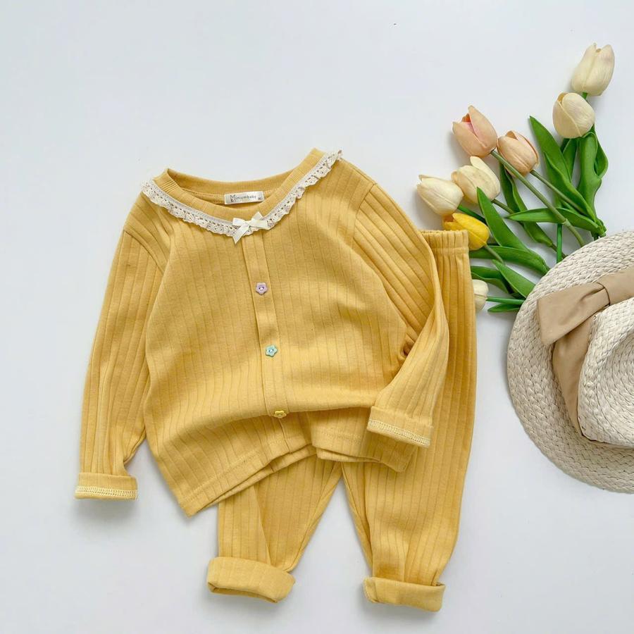 SB2083- bộ dài tay cổ bèo đính nơ nẹp thân trước đính cúc hoa màu vàng