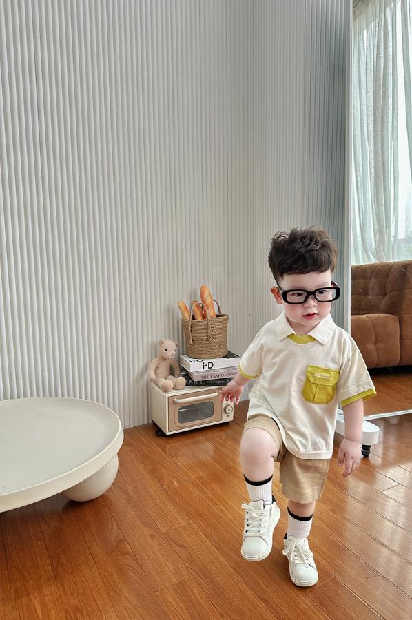 SB2116-polo cổ v túi ngực in chữ