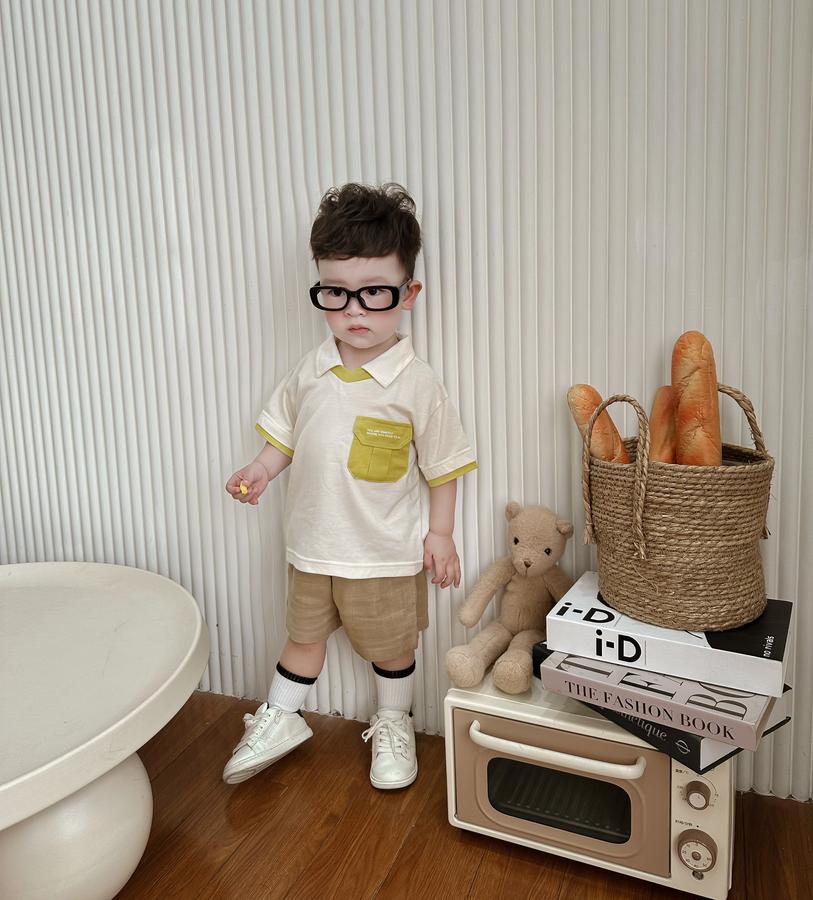 SB2116-polo cổ v túi ngực in chữ