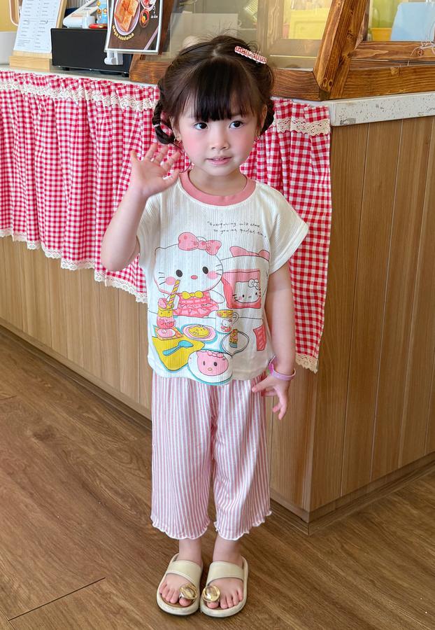 SB2364- bộ sát nách in hellokitty, đồ ăn phối quần kẻ