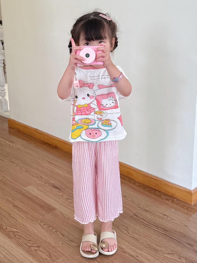 SB2364- bộ sát nách in hellokitty, đồ ăn phối quần kẻ