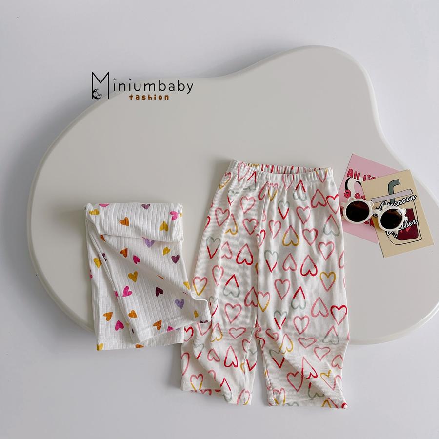 SB2396- bộ cộc quần lửng bé gái in mèo phối quần tim
