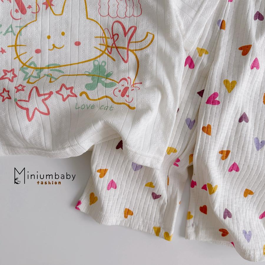 SB2396- bộ cộc quần lửng bé gái in mèo phối quần tim