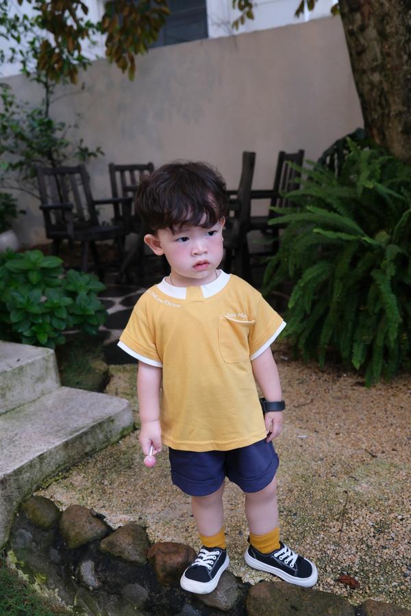 SB2166- bộ cộc tay in chữ cổ, túi ngực gập mép in love mom