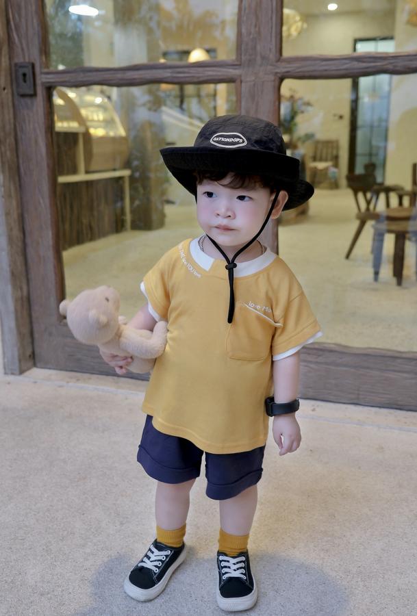 SB2166- bộ cộc tay in chữ cổ, túi ngực gập mép in love mom