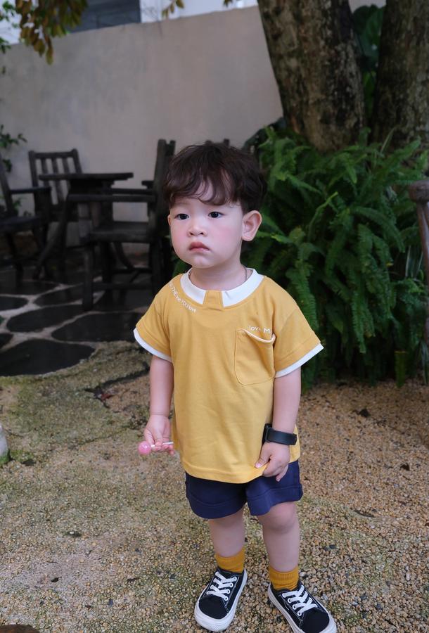 SB2166- bộ cộc tay in chữ cổ, túi ngực gập mép in love mom