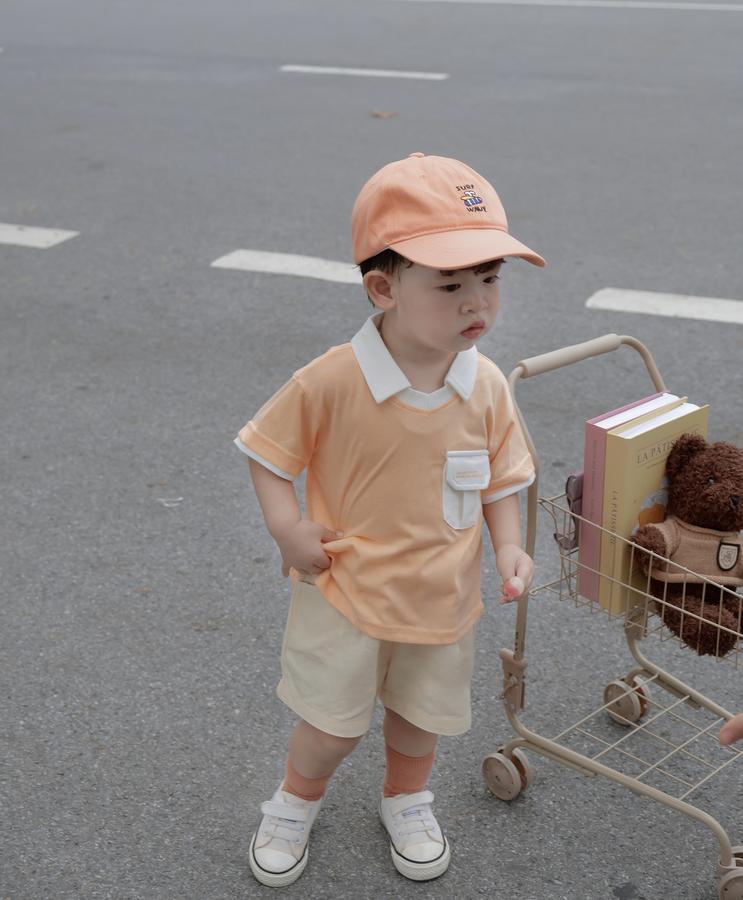 SB2116-polo cổ v túi ngực in chữ