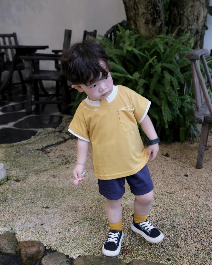 SB2166- bộ cộc tay in chữ cổ, túi ngực gập mép in love mom