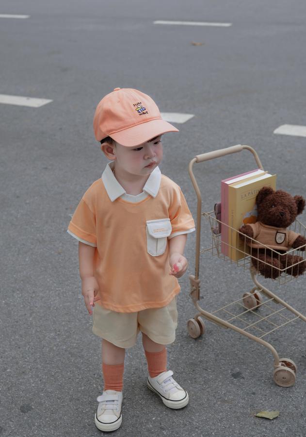 SB2116-polo cổ v túi ngực in chữ