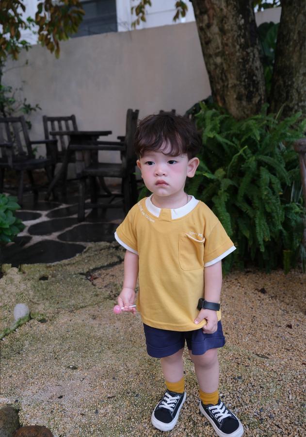 SB2166- bộ cộc tay in chữ cổ, túi ngực gập mép in love mom