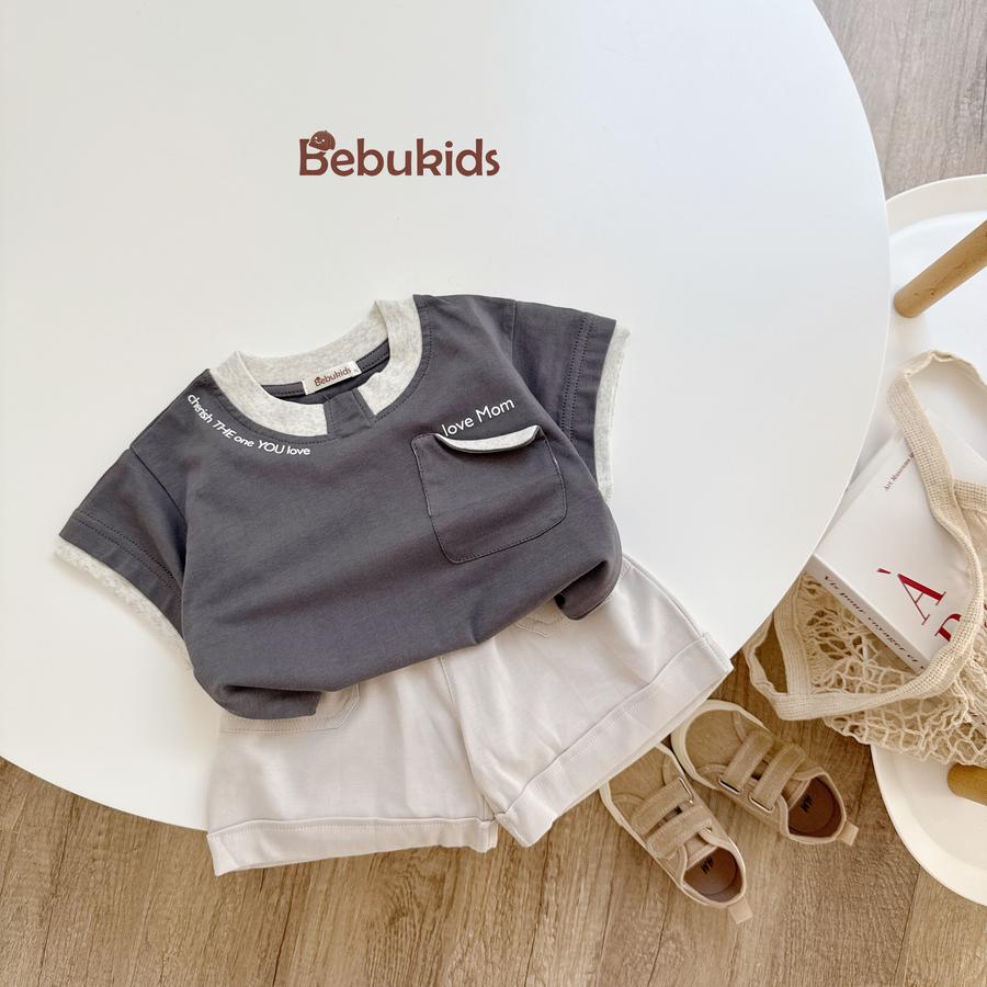 SB2166- bộ cộc tay in chữ cổ, túi ngực gập mép in love mom