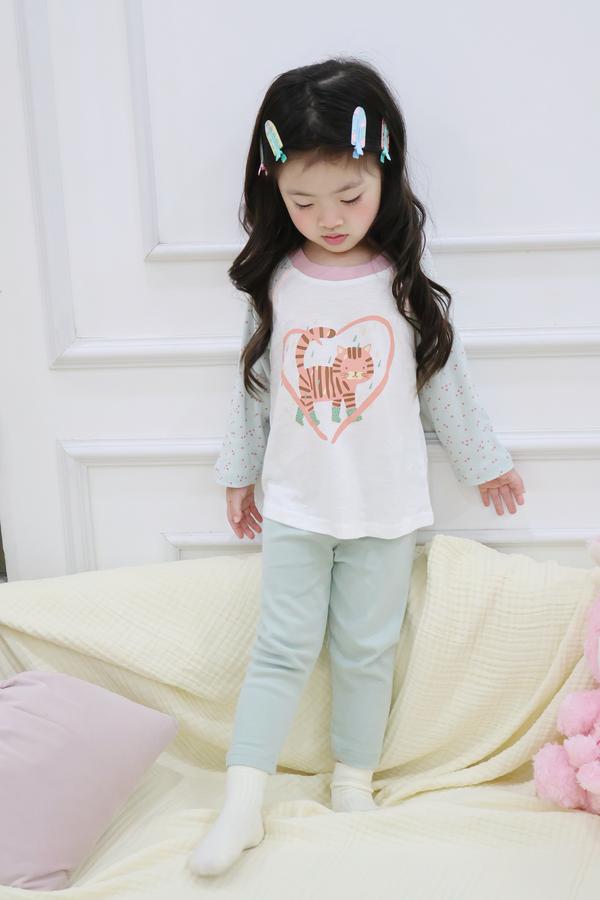 SB2103- bộ dài tay phối cổ, tay, quần in trái tim, hổ