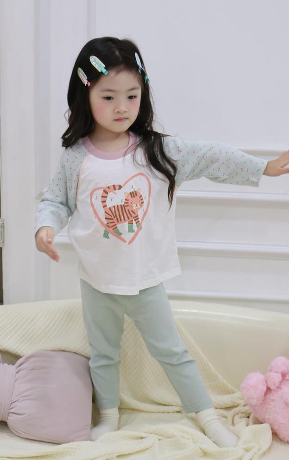 SB2103- bộ dài tay phối cổ, tay, quần in trái tim, hổ