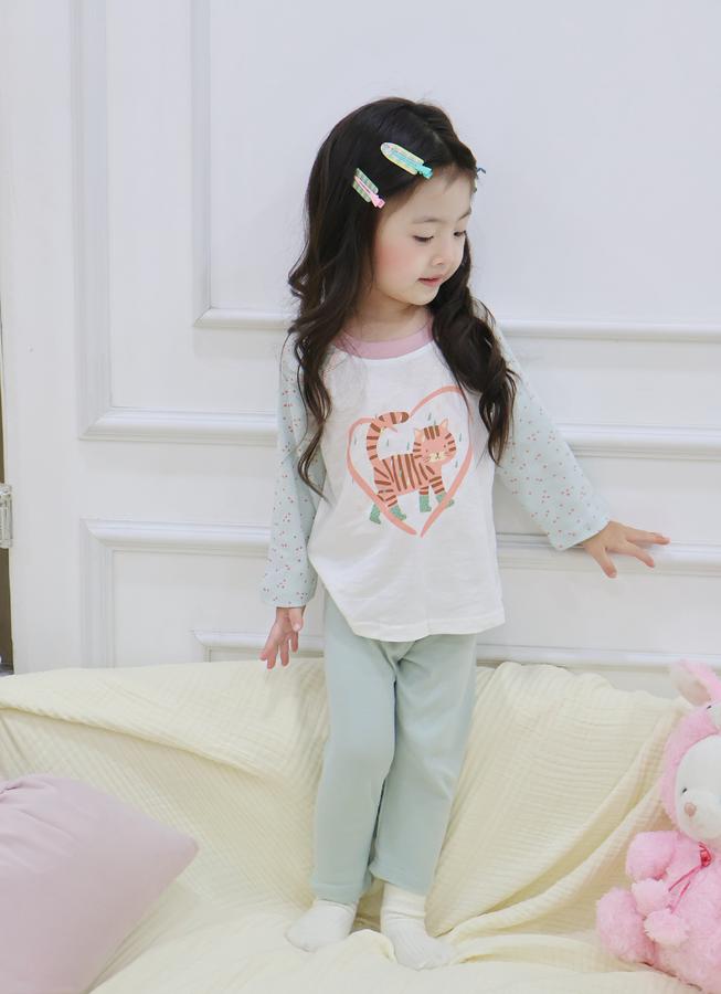 SB2103- bộ dài tay phối cổ, tay, quần in trái tim, hổ