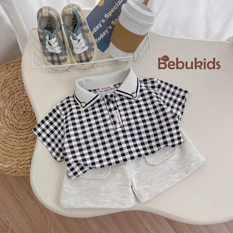 SB2334- bộ polo bé trai phối viền cổ, logo đính nẹp kẻ caro